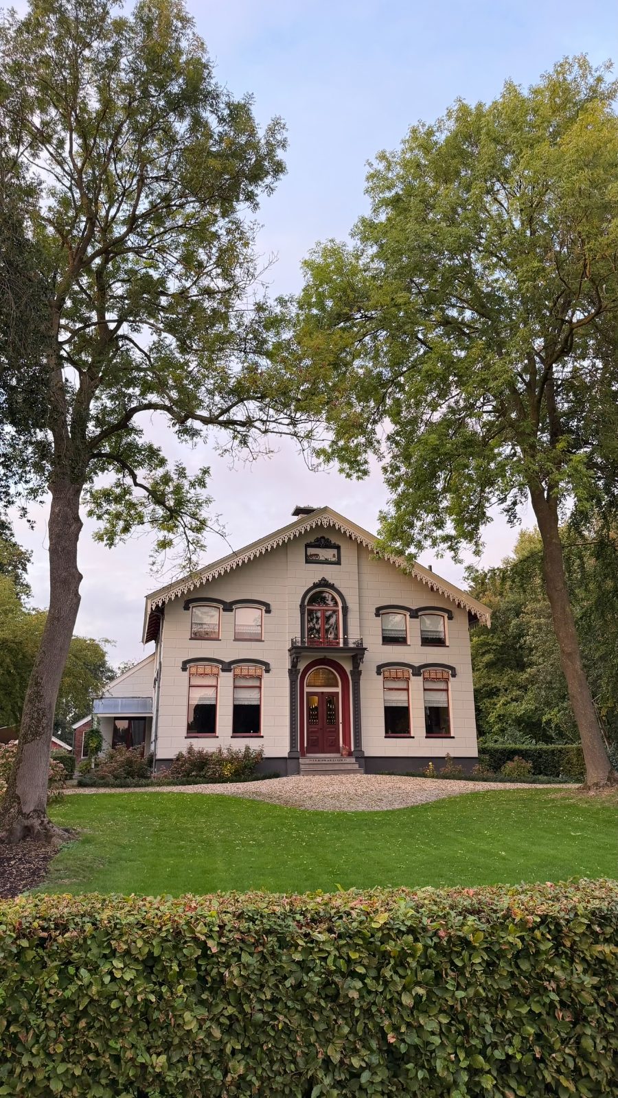 Het voorhuis van Boerderij Hermans Dijkstra in Midwolda, rijksmonument uit 1858